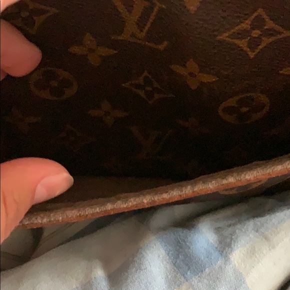 Louis Vuitton crossbody AUTHENTIC!!!!! - Picture 5 of 7